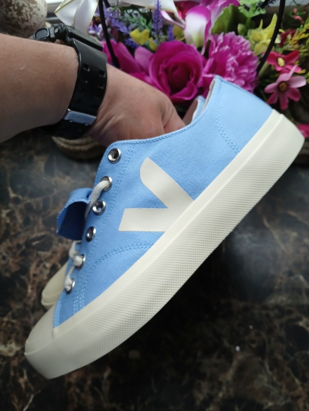 Veja Wata II Low Canvas Comfort/Lifestyle Shoes Size 40 EU 9 USA for Women